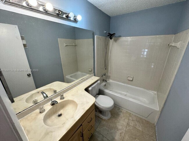 Foto del edificio - 4481 W McNab Rd