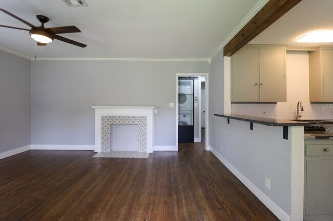 Foto del edificio - 3 Bed | 1 Bath | Mid Town | $1450