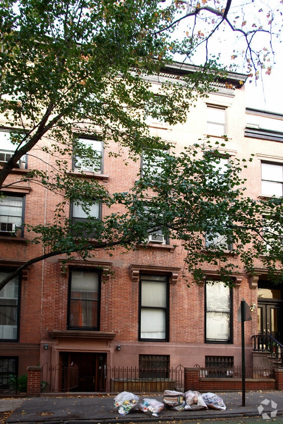 Primary Photo - 226 Henry St