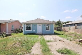 Building Photo - 4006 SE 12th Ave