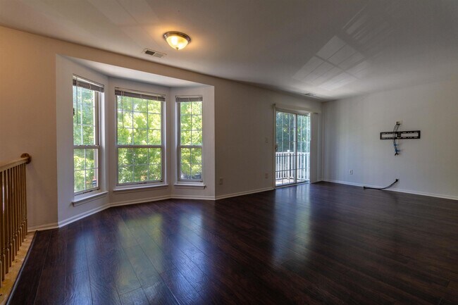 Building Photo - 14 Buttonwood St