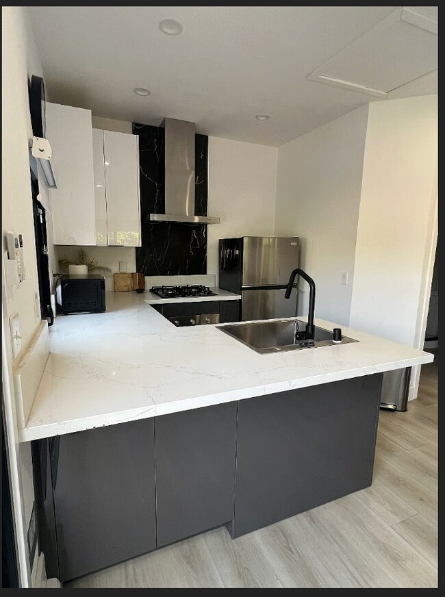 Foto del edificio - 2346 Warwick Ave