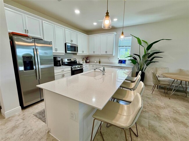 Foto del edificio - 8141 Sternway Rd