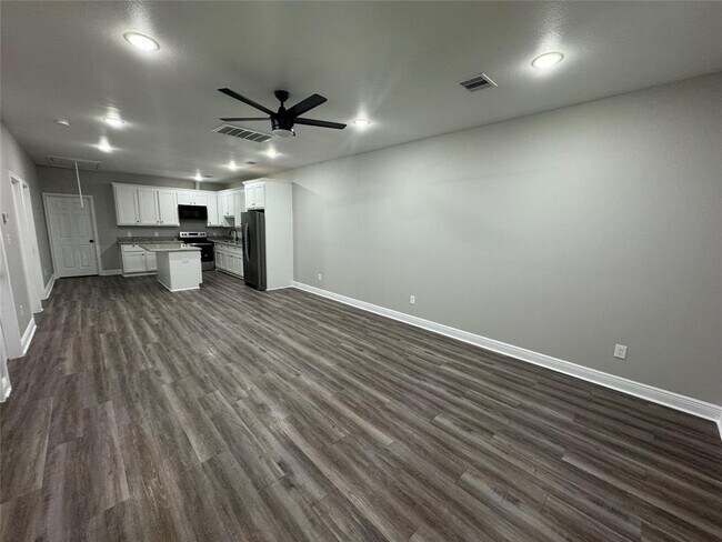 Foto del edificio - 6163 Ridgeway Dr