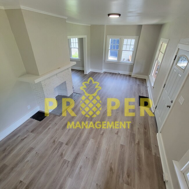 Building Photo - Large 4 bed home with Basement washer and ...
