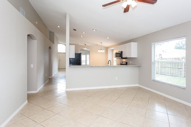 Building Photo - 402 Sangria Dr