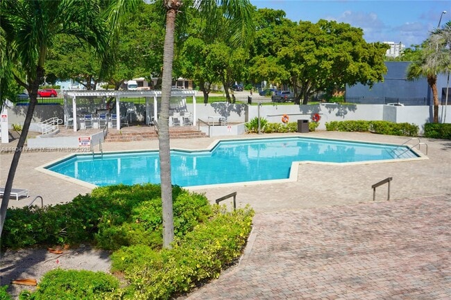 Foto del edificio - 1470 NE 123rd St