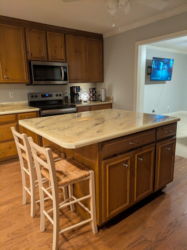 Building Photo - 2218 E Alberson Dr