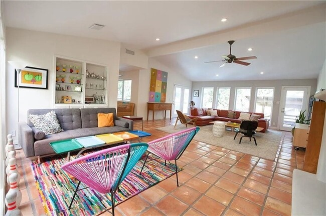 Foto del edificio - 7109 Mesa Dr