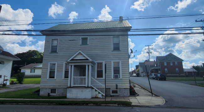 Building Photo - 200 N Market St