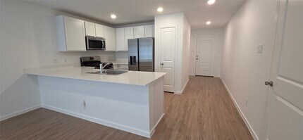 Building Photo - 5110 Sunvalley Bend Dr