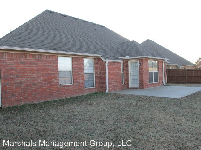 Building Photo - 5505 Thomas Rd