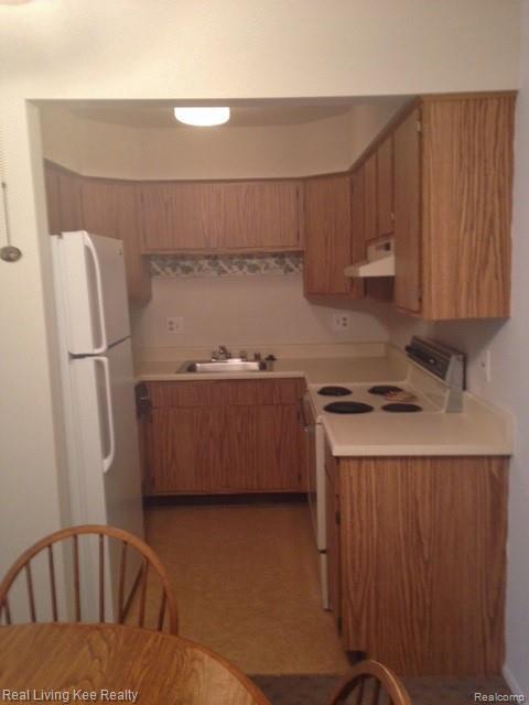 Building Photo - 7717 Manor Cir