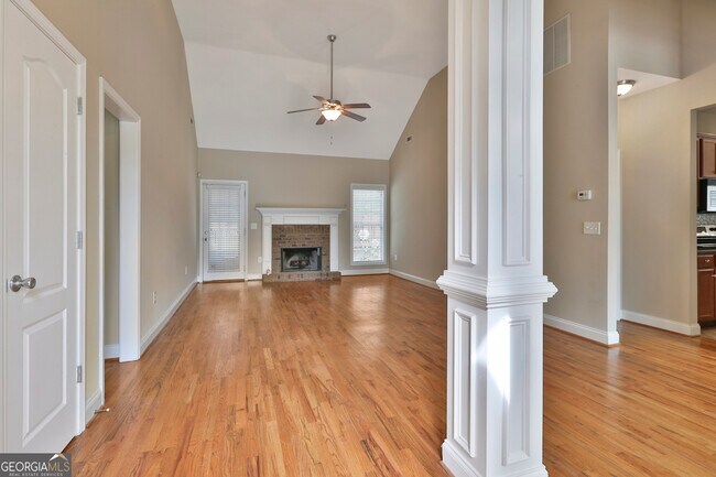 Foto del edificio - 227 Village Park Dr