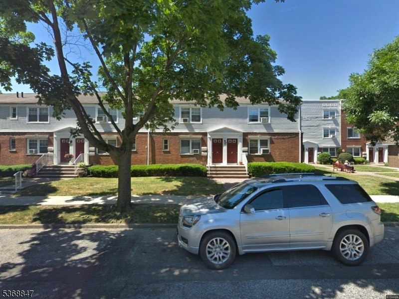 Primary Photo - 79 Hastings Ave