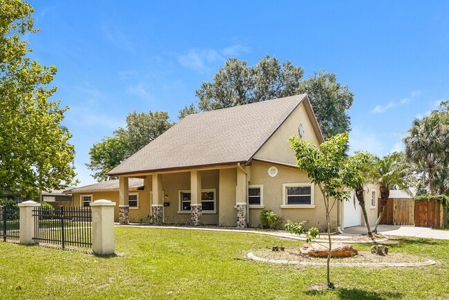 Building Photo - 1705 Athens Ct
