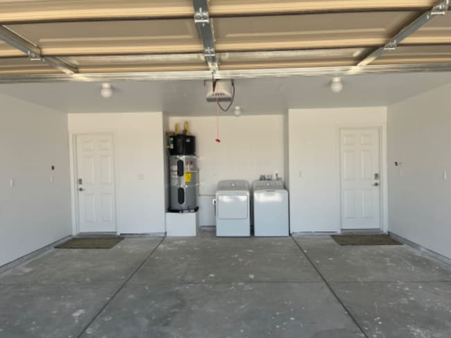 Building Photo - 12327 Farmington St