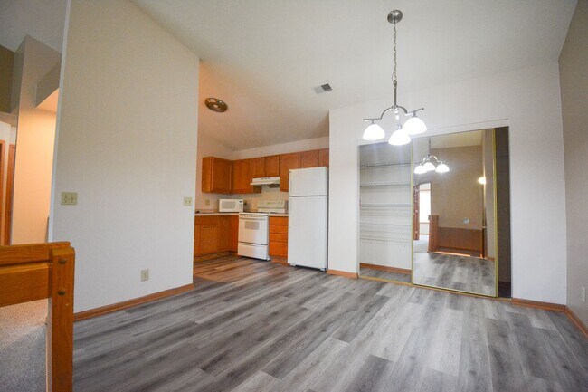Foto del edificio - Beautiful 2 bed Condo In NE Rochester!