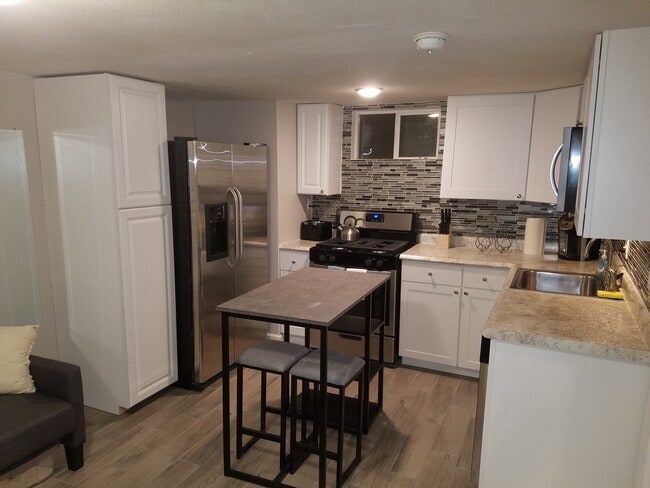 Building Photo - 2222 E 19th St