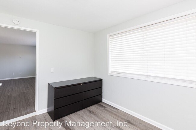 Building Photo - 5 br, 2 bath House - 3010 Ulric Ct.
