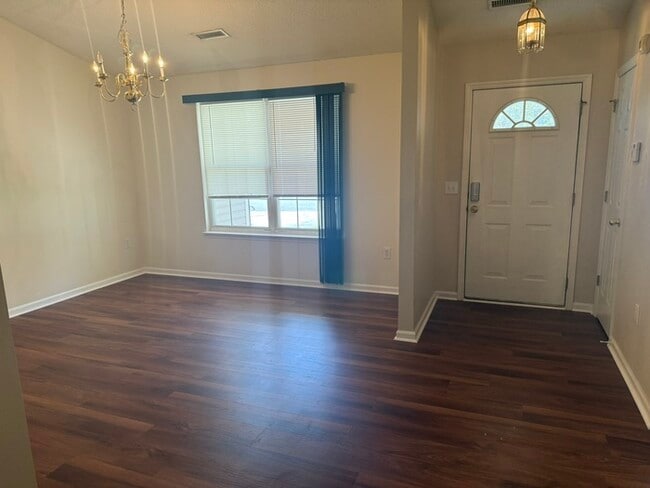 Building Photo - Newly renovated ranch home