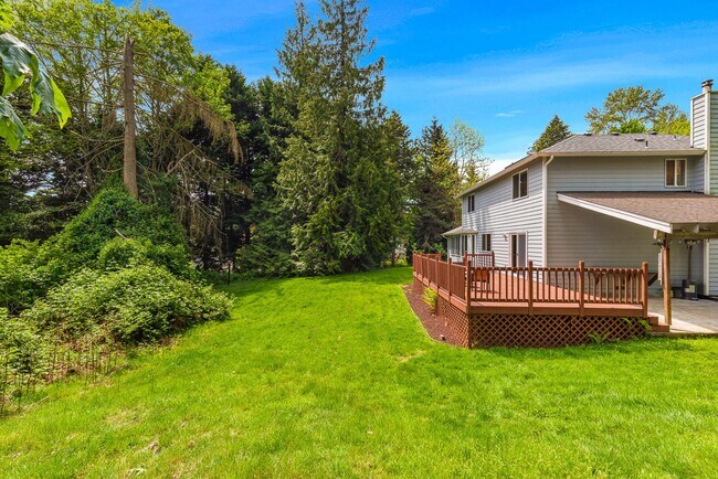 Building Photo - 3-Bedroom 2.5 Bathroom House with Privacy