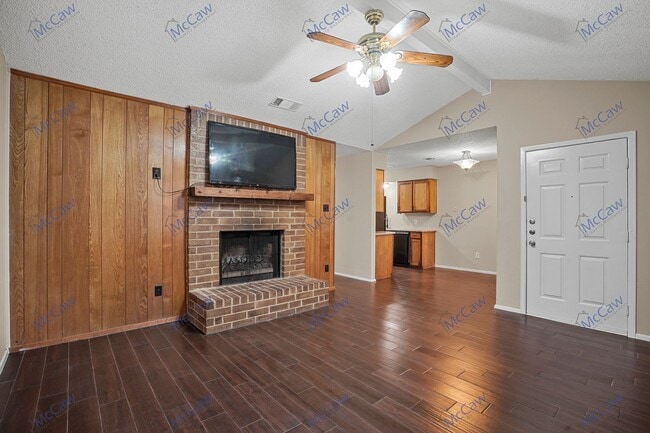 Building Photo - Spacious 2/2 Duplex in North Richland Hills!