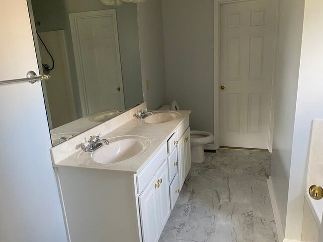 Building Photo - 2145 Sovereign Ln