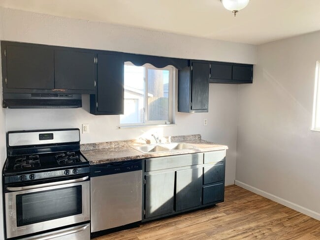 Photo - Renovated and Move In Ready...725 Ashland, Mitchell, IL 62040 House