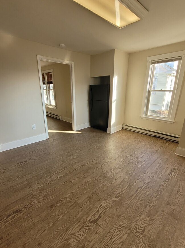 Foto del edificio - 984 W Main St