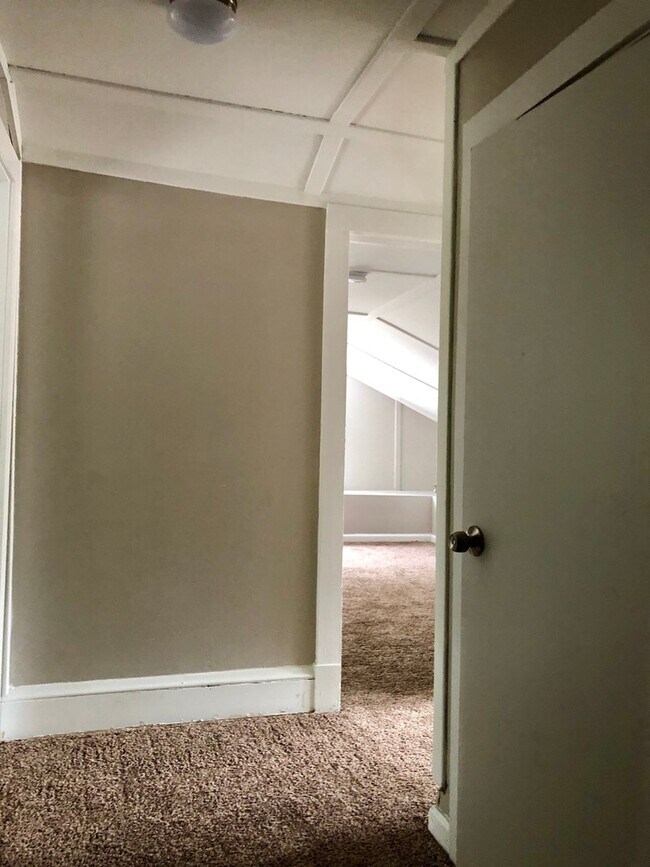 Foto del edificio - Completely renovated spacious single famil...