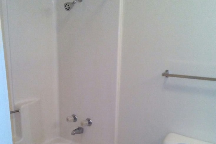 Bath Tub - 150 Ellis Rd