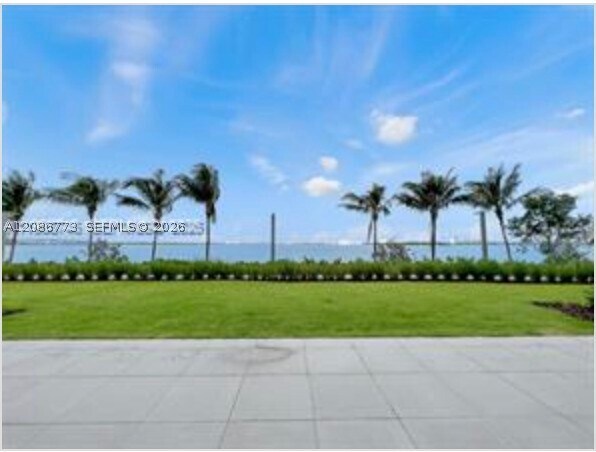 Foto del edificio - 700 NE 26th St