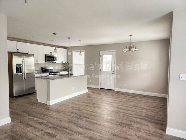 Building Photo - 625 Edgewood Ave