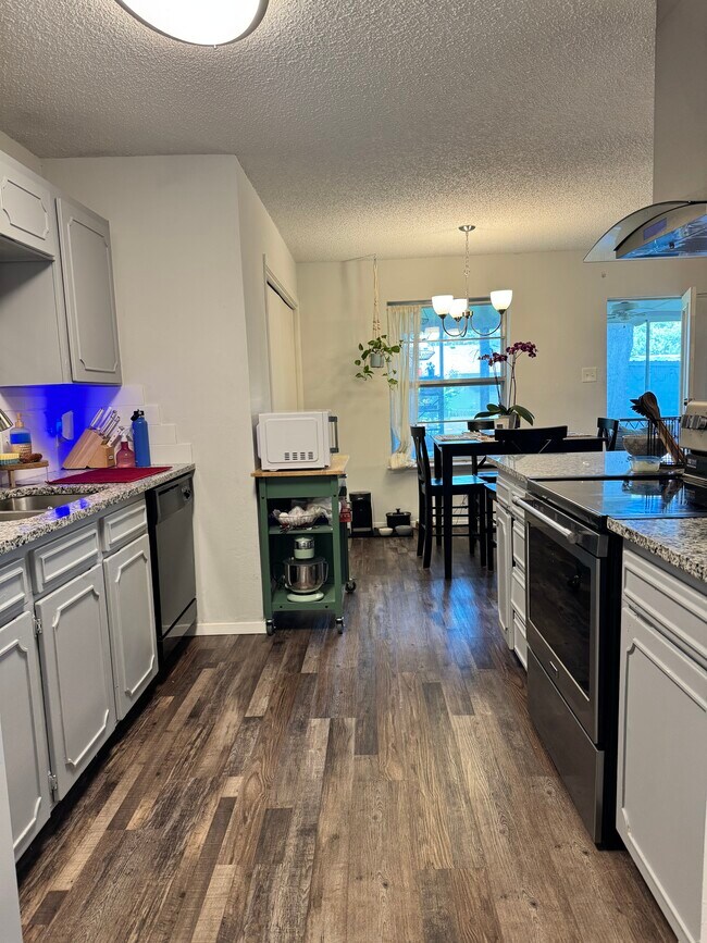 Building Photo - 740 Admiralty Way