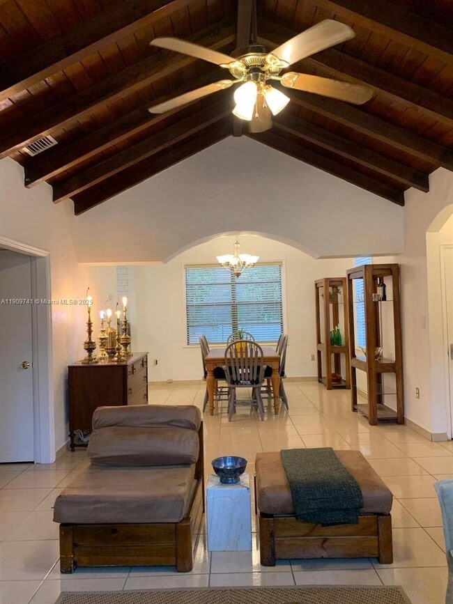 Foto del edificio - 1860 SW 17th Terrace