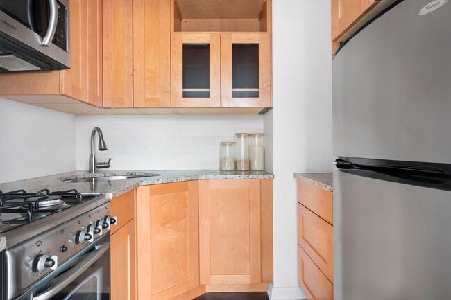 Building Photo - 241 E 76th St