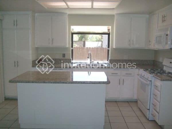 Foto del edificio - 2957 E Avenue R2