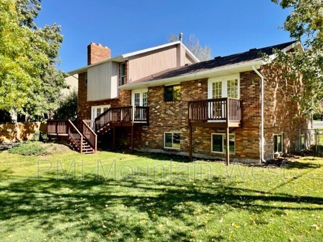 Building Photo - 187 300 E