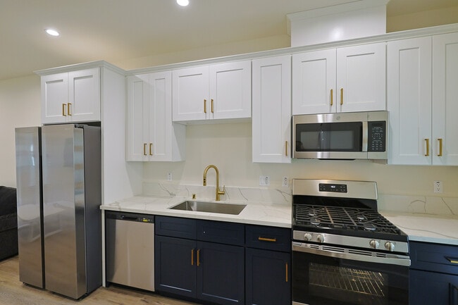 Building Photo - 1422 W 29th St