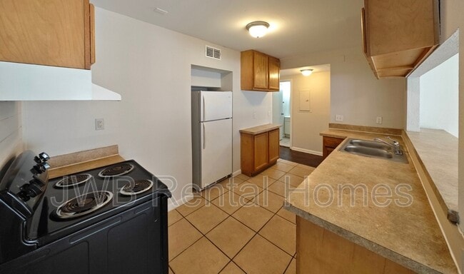 Building Photo - 2130 Patou Dr W