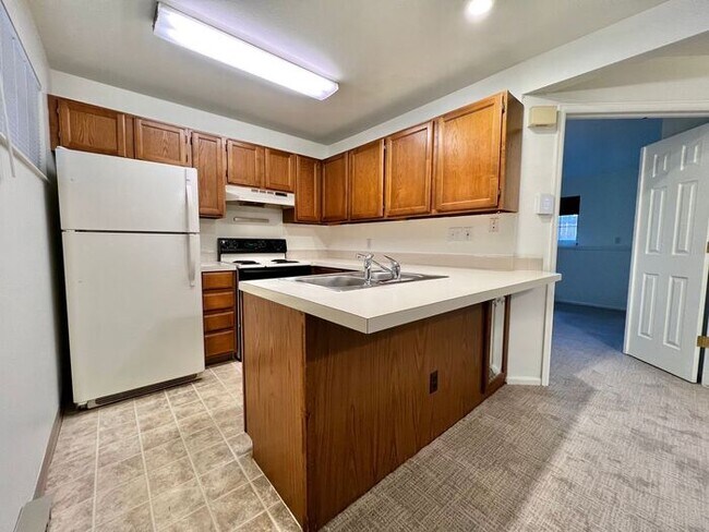 Building Photo - Spacious 2 Bed 2 Bath Condo in West Fort C...