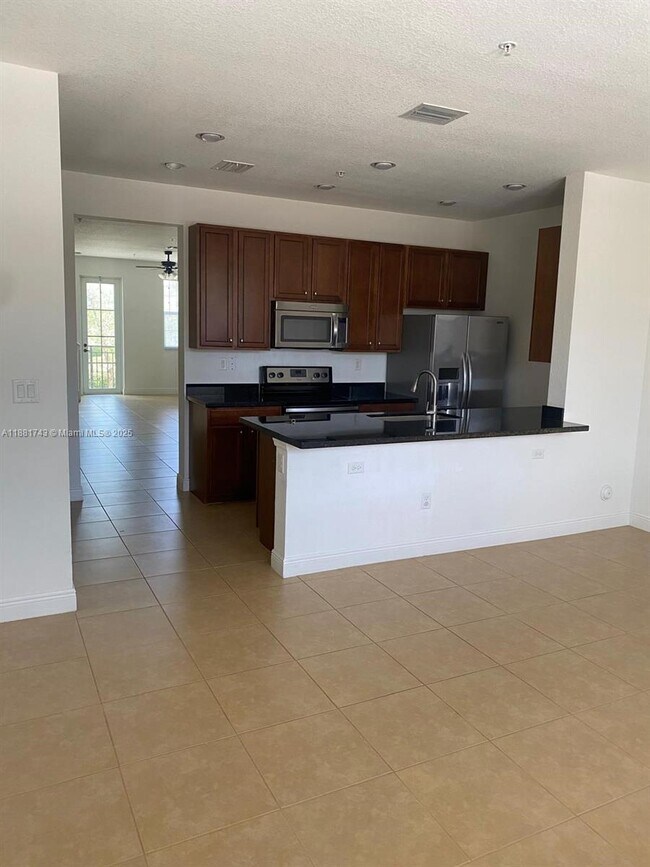 Foto del edificio - 948 SW 147th Ave