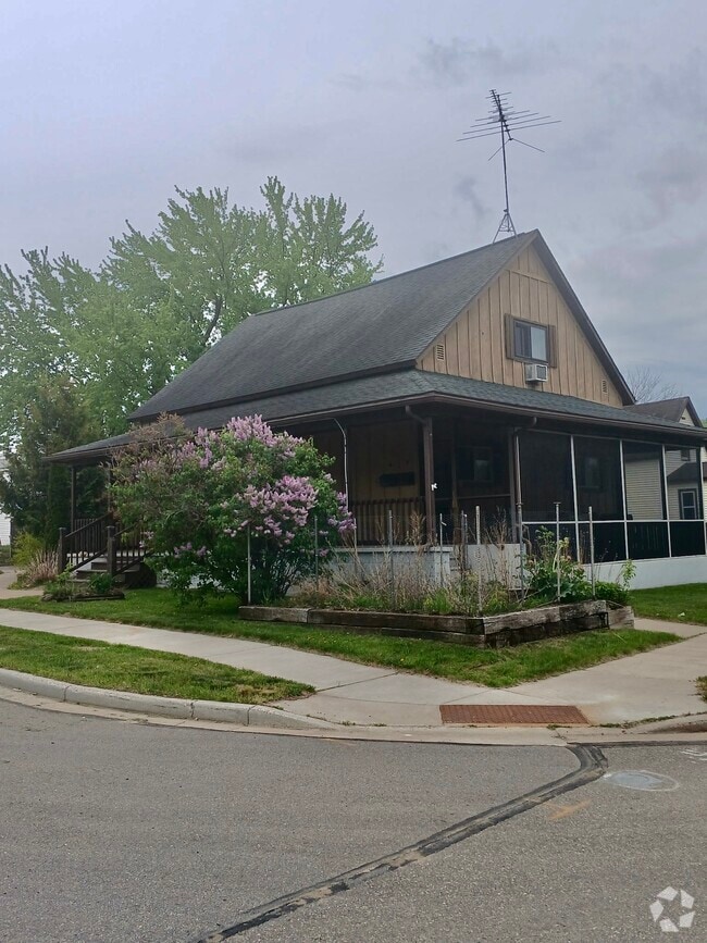 Building Photo - 803 Bruner St