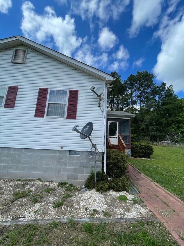 Foto del edificio - Hone 3 Bedroom 2 bath Screened in Porch