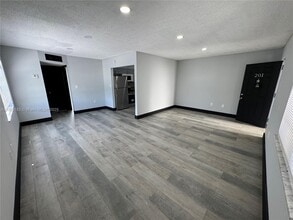 Building Photo - 3300 S Dixie Hwy