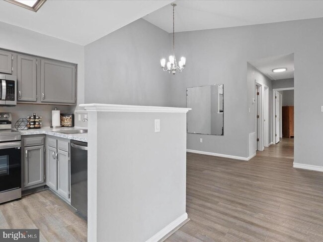 Building Photo - 9422 Scarlet Oak Dr