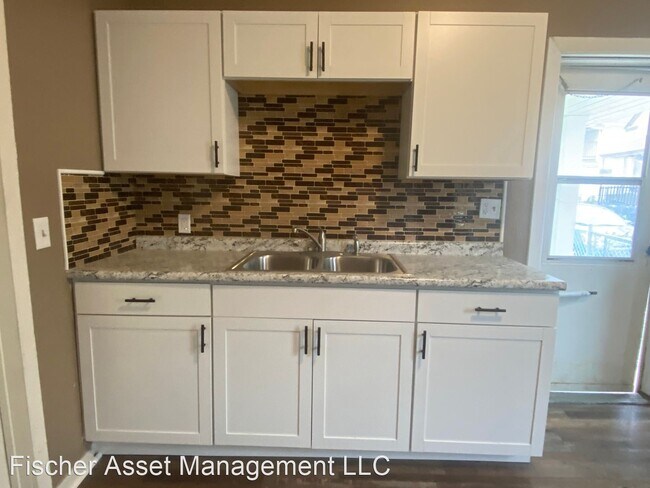 Building Photo - 1 br, 1 bath Apartment - 3164 west 73rd St...