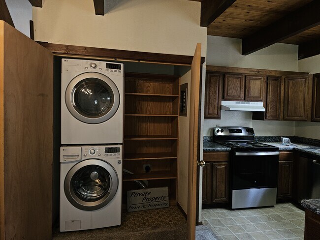 Foto del edificio - 740 Snow King Dr