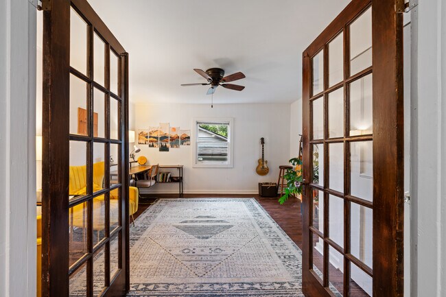 Building Photo - 2109B Sadler Ave